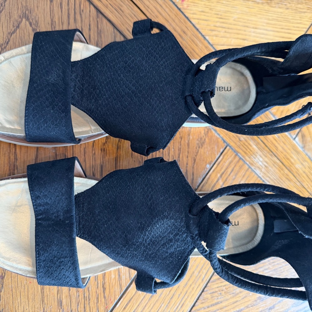 Mauri Black Strappy Sandals